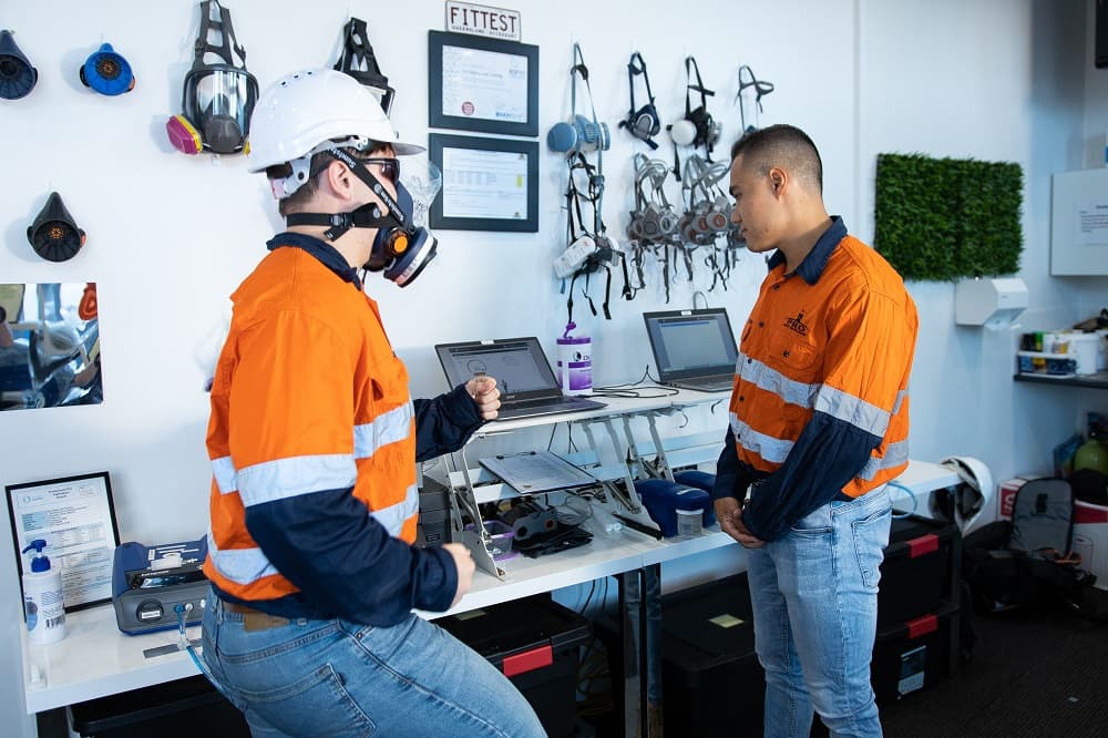 Face fit testing service Sundstrom SR100